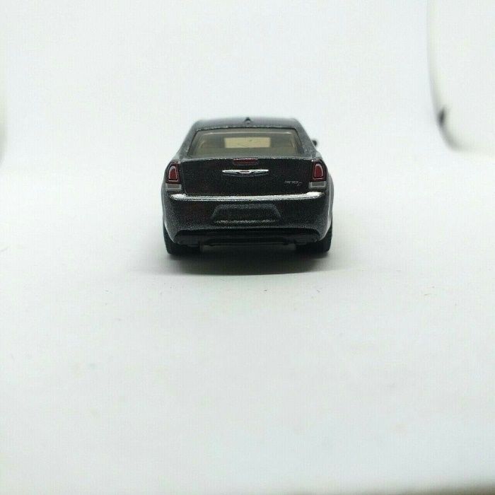 Chrysler 300 cinzento 2015 Mbx Road Trip Series 1/64 Diecast