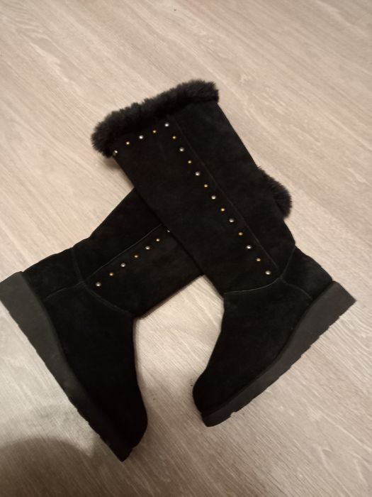 Стмльні замшеві чоботи  bearpaw