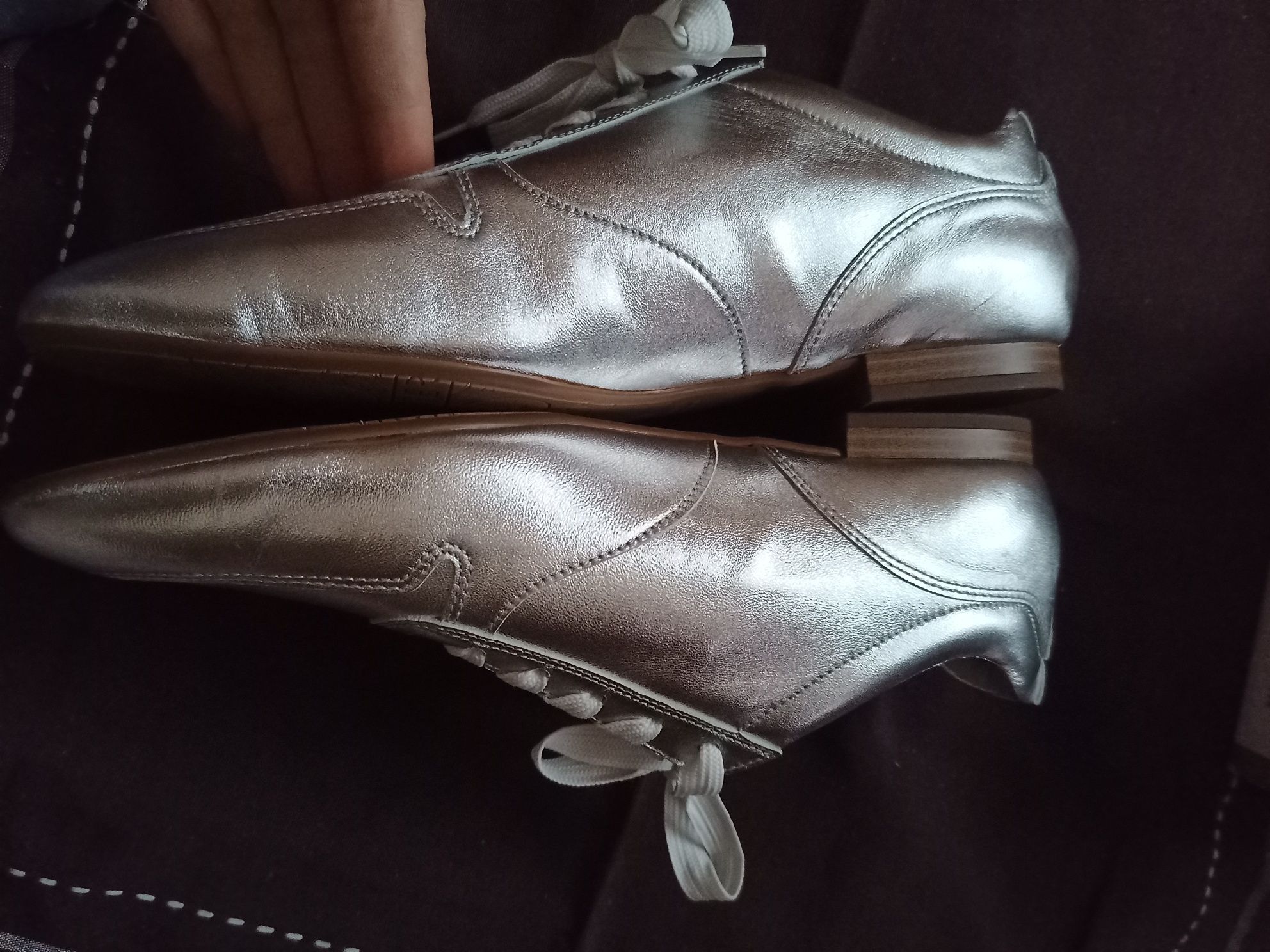 Srebrne skórzane buty Peter kaiser 42 wkładka ok 27 cm