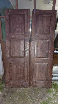Drzwi wejściowe drewniane, dwu-skrzydłowe z lat 60tych 20-go wieku