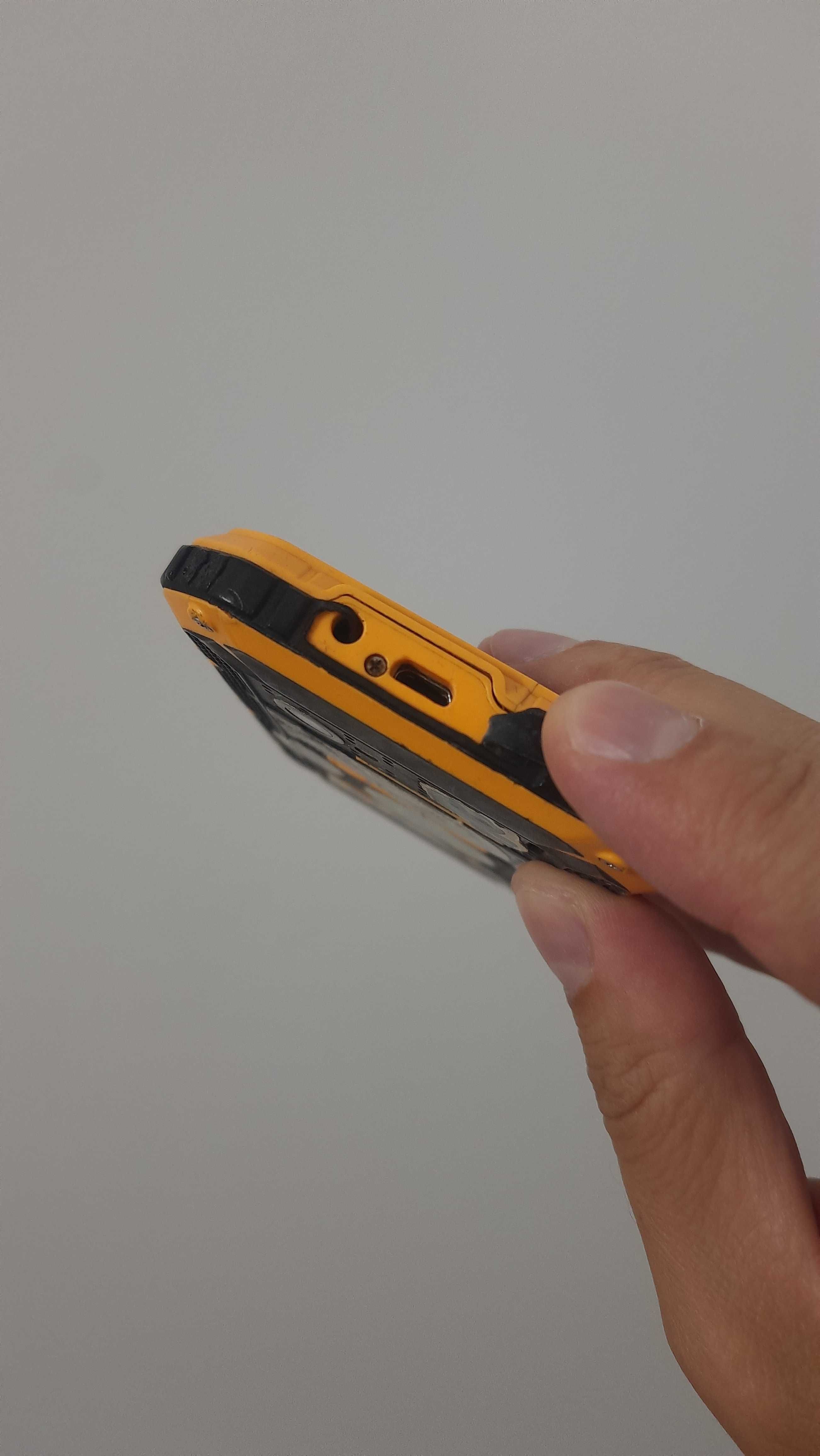 Smartfon, telefon, gniazdo karty SIM nie działa.