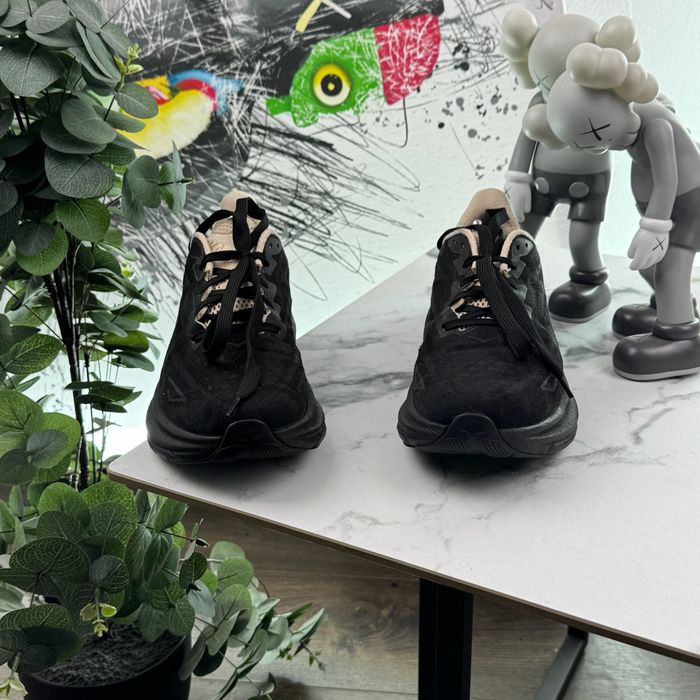 Кросівки Hoka Clifton 9 44 розмір Е6379