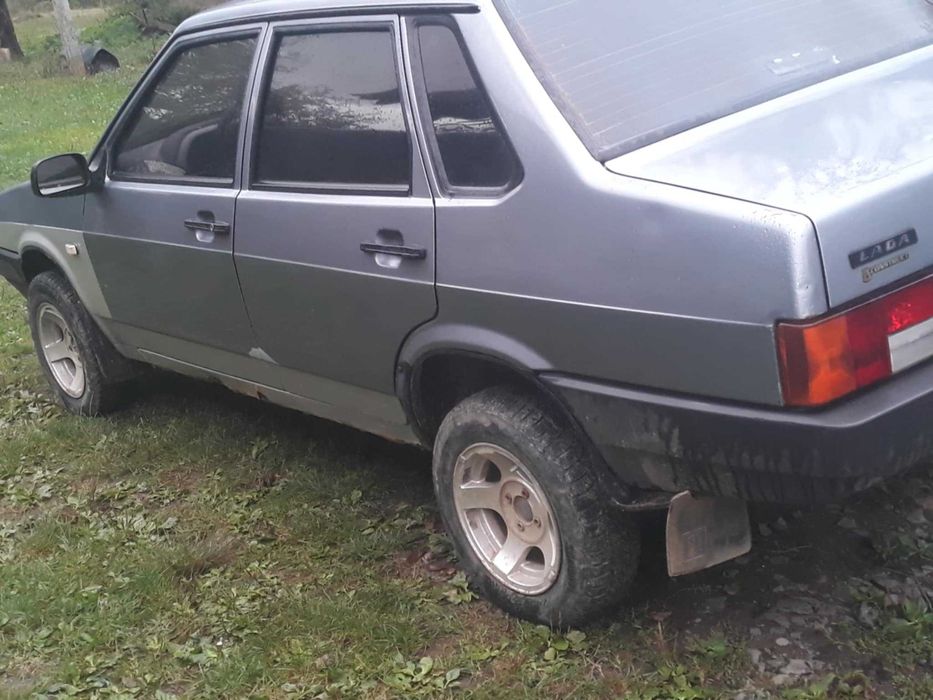 Автомобіль ваз 21099