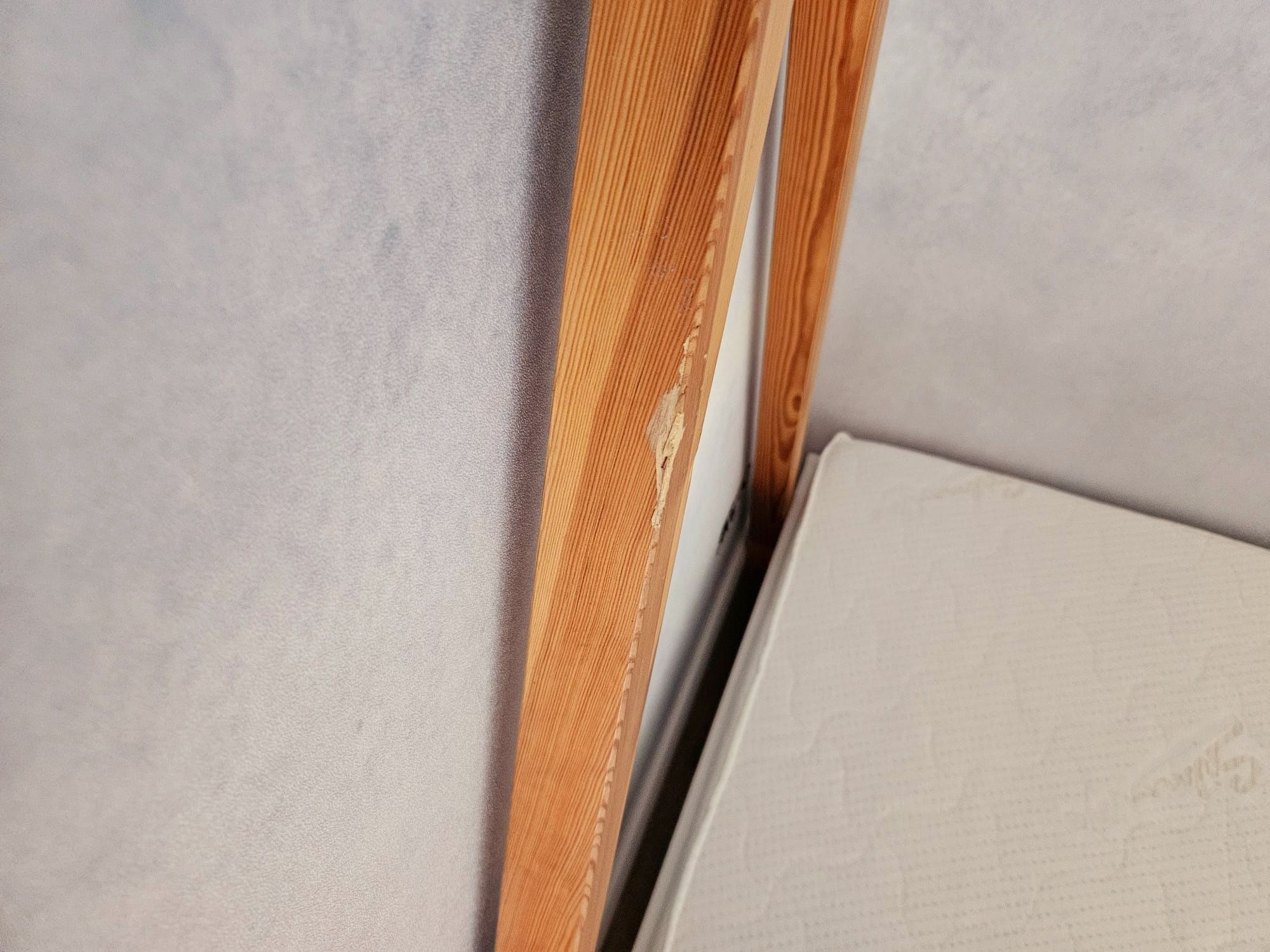 Łóżko sosnowe tipi 90x200 z materacem