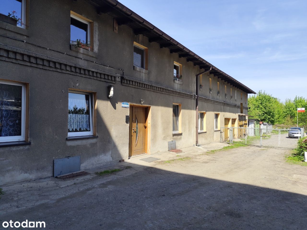 Budynek 200 m2, 25 garaży, działka 1074 m2 - BYTOM