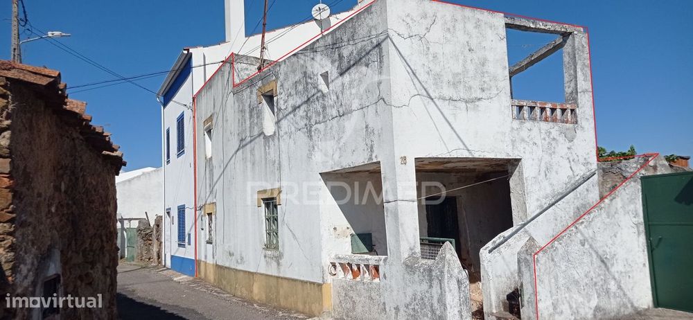 Venda conjunta de três prédios urbanos, em Cadafaz, concelho de Gav...