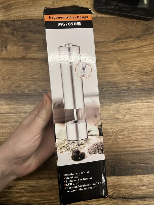 Електромельниця подрібнювач солі перцю