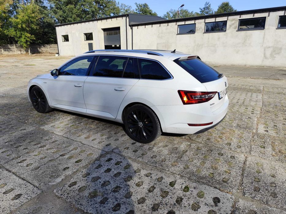Skoda Superb 4x4 L&K DSG Panorama Pakiet Czerń Full Wersja