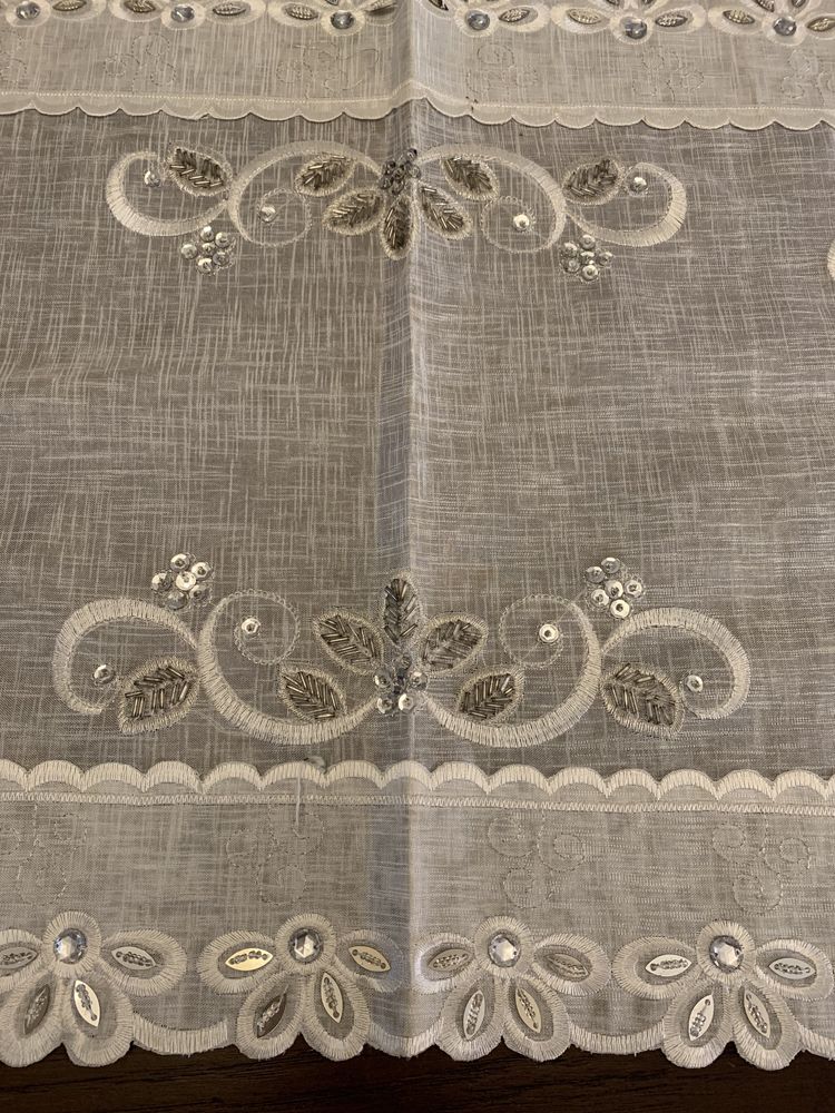 Toalha de mesa com missangas