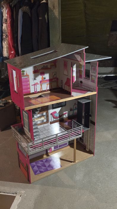 Duży domek dla lalek