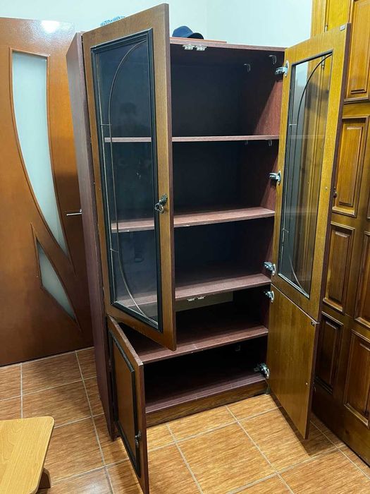 Продам сервант із самовивозом 200 грн.