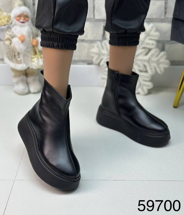 Жіночі шкіряні зимові черевики в кольорах