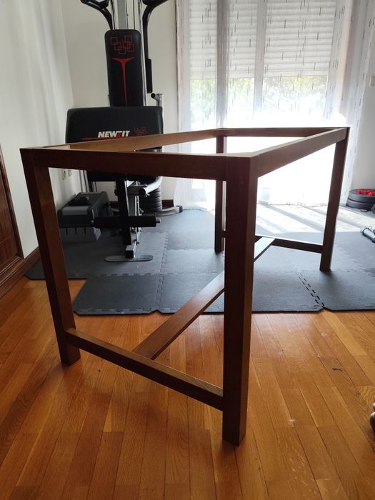 Estrutura de madeira ( mesa )
