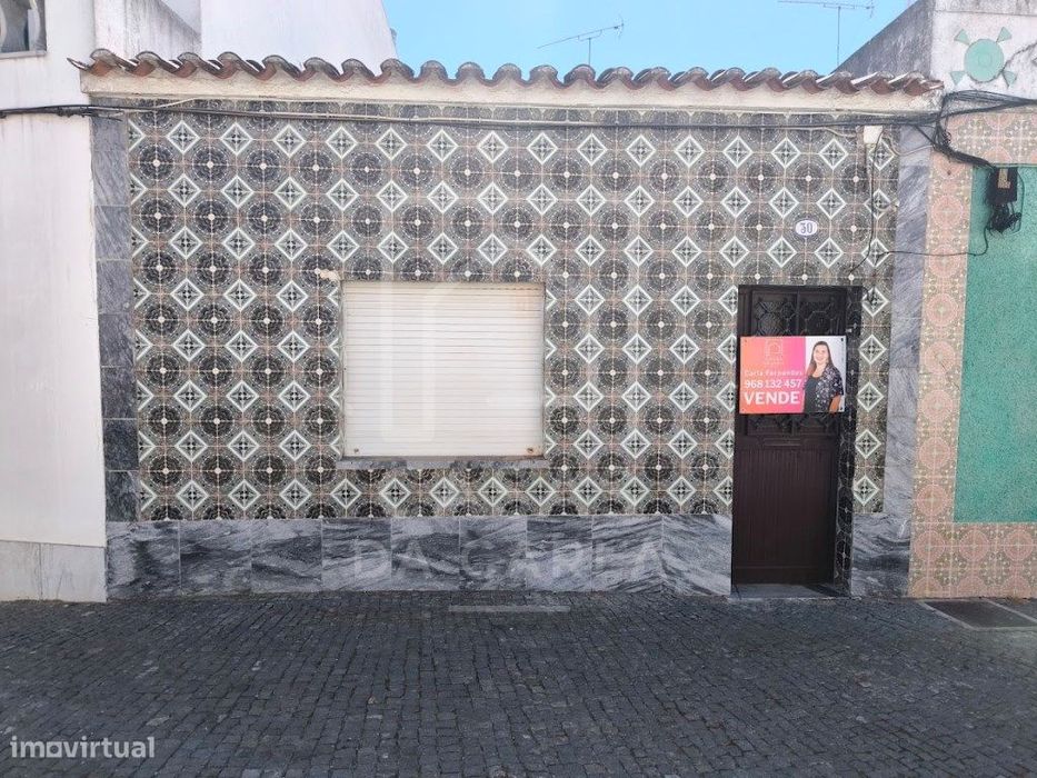 Moradia T3 com logradouro e garagem em Cuba