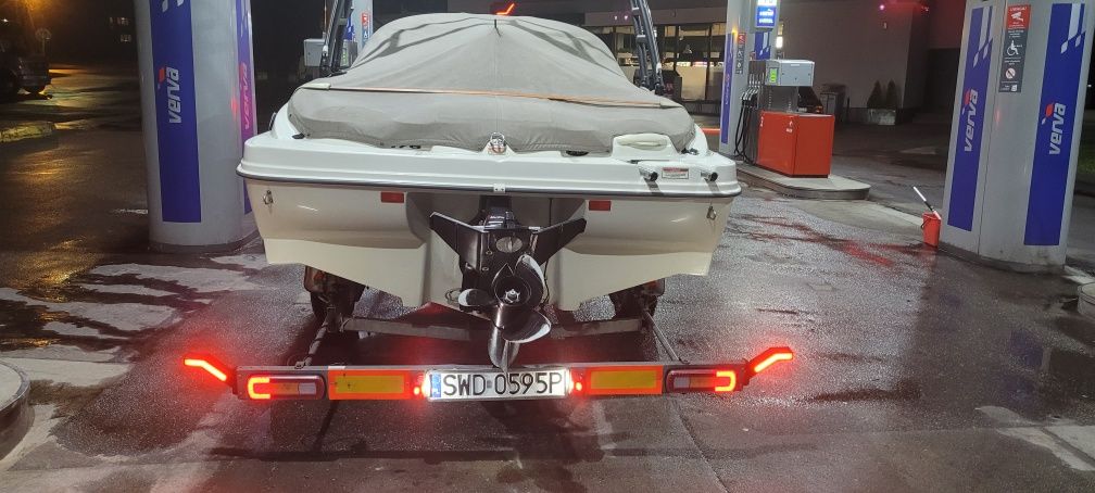 Łódź motorowa  SEA RAY 176 BR