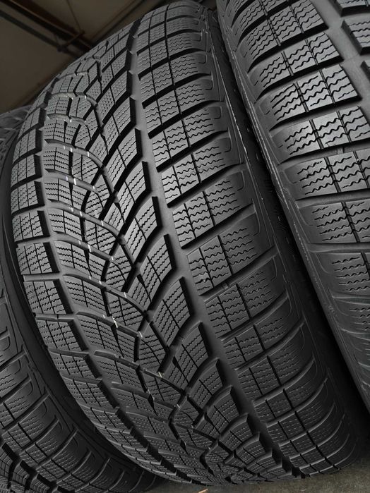 Goodyear UltraGrip Ice SUV зимові шини R20 275/45