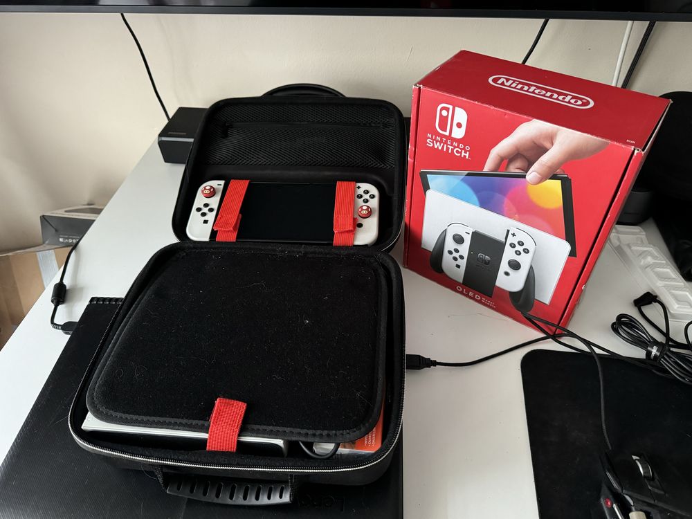 Nintendo Switch OLED + etui / walizka