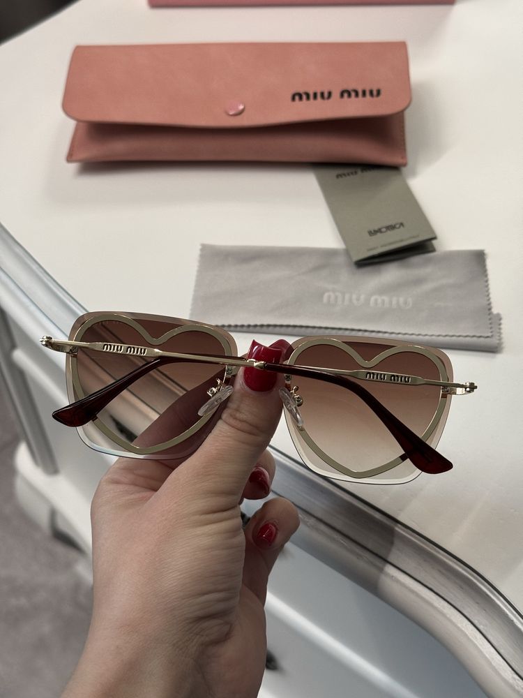 Солнцезащитные очки miu miu полный комплект сердечки