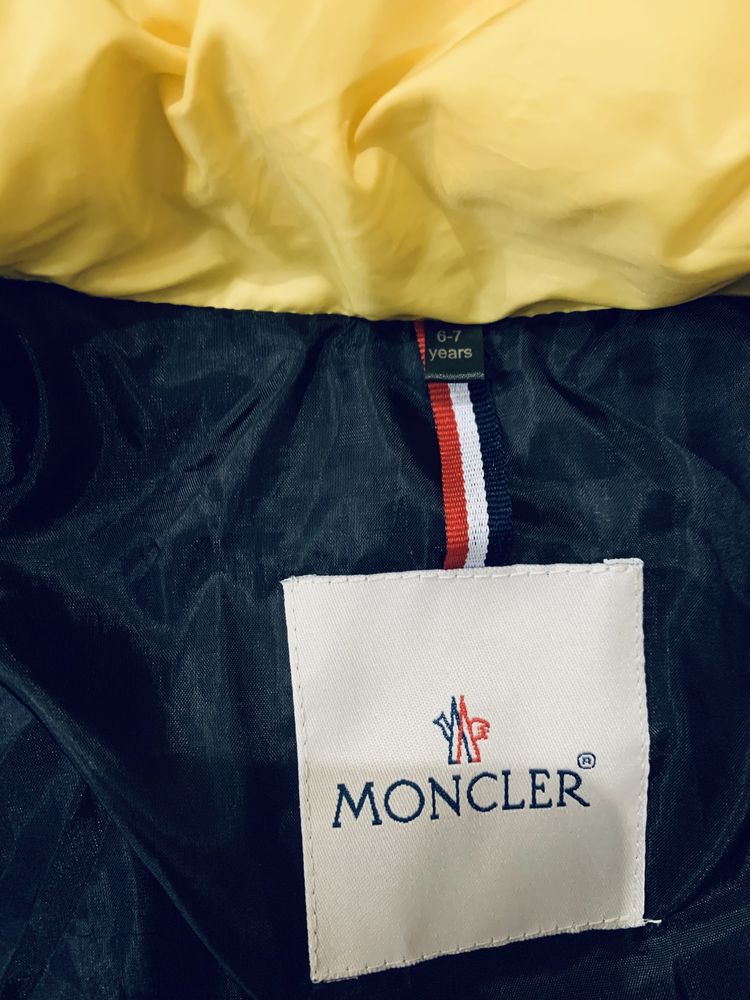 Детская курточка Moncler с капюшоном