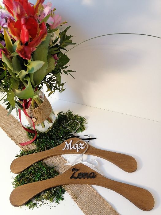 Rustykalne wieszaki ślubne - Żona i Mąż, satynowa wstążka