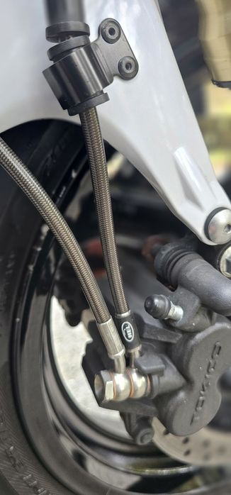 Suzuki GSR 750 niski przebieg stan idealny