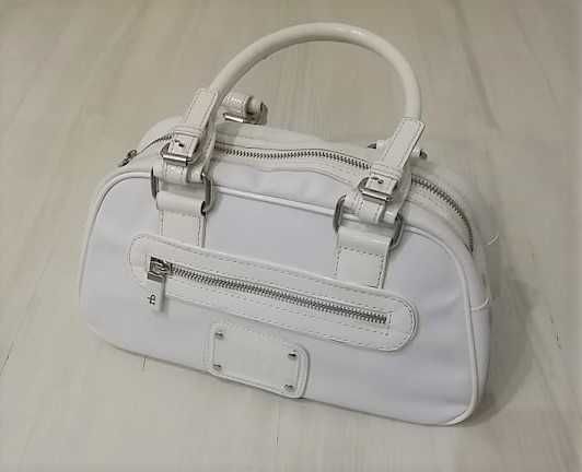 Mala branca de mão rb