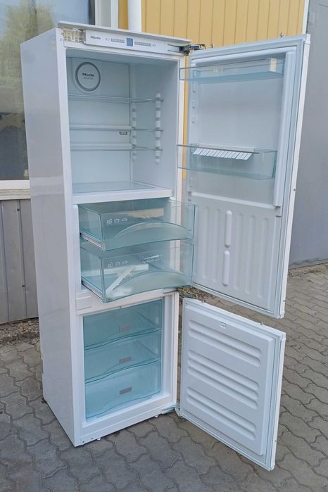 Вбудований холодильник з морозильною камерою Міле Miele KFN 37282 iD