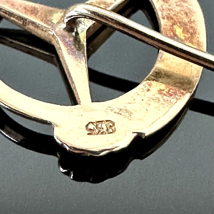 Mercedes – srebrna pozłacana szpilka do krawata Mercedes lata 50-60-te