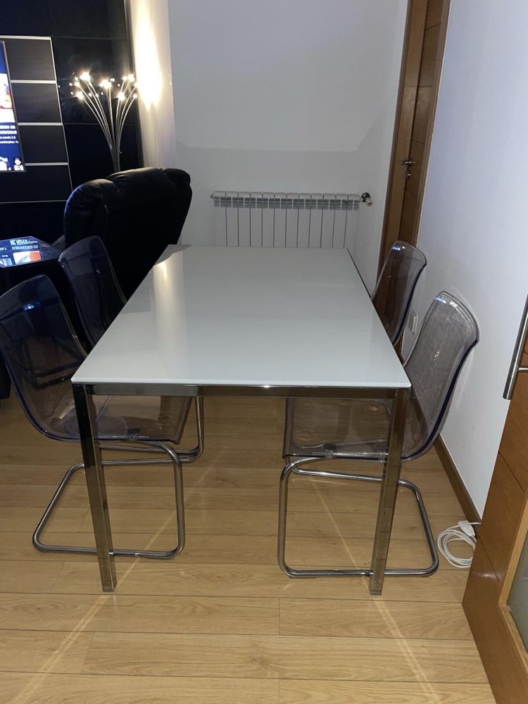 Mesa cromada em vidro IKEA + 4 Cadeiras