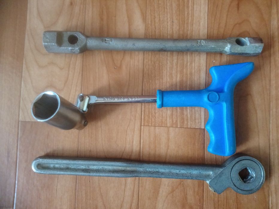 Ключи торцевой, свечной. .