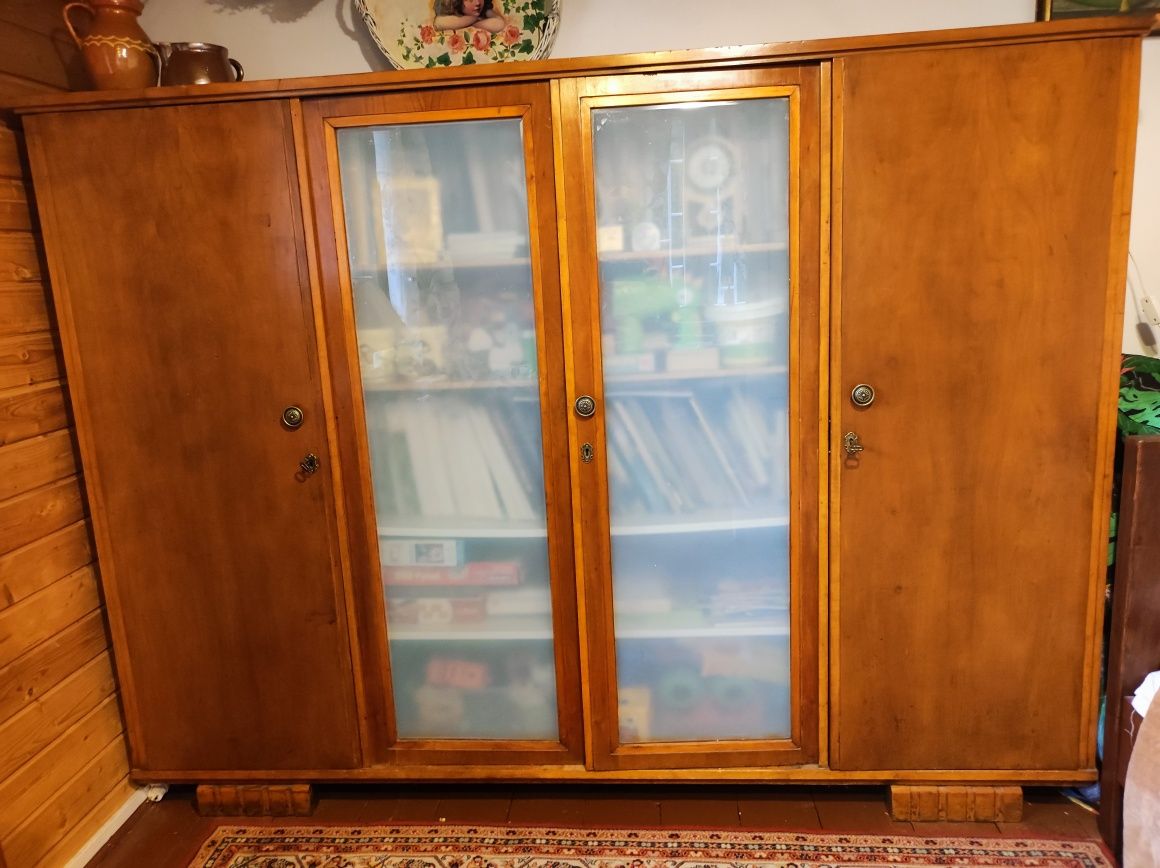 Szafa biblioteczna z wczesnego PRLu