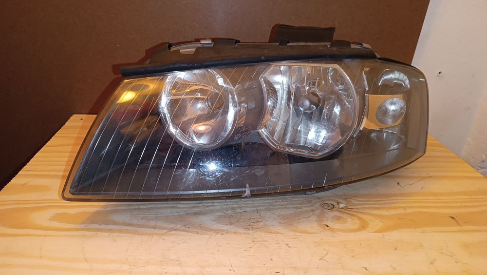Vendo farol esquerdo de Audi A3 8P1 ano 2003/13