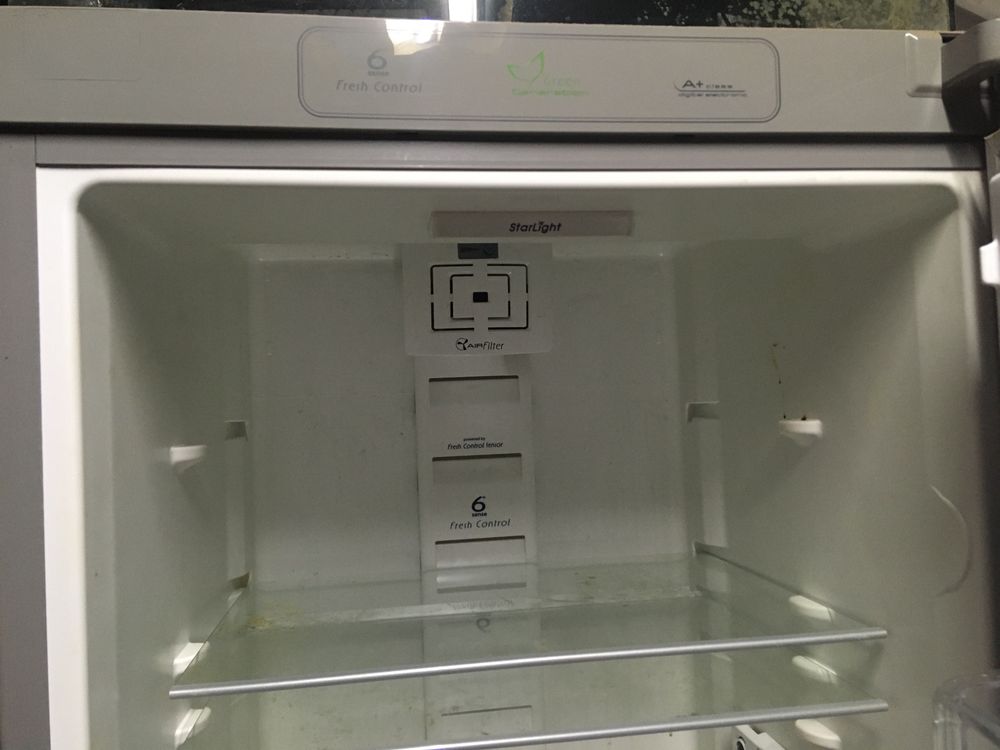 Sprzedam lodówko zamrażarkę usxkodzoną . Whirlpool
