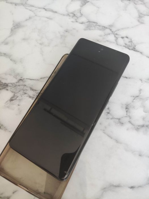Realme 10 pro plus 8/128gb не працює
