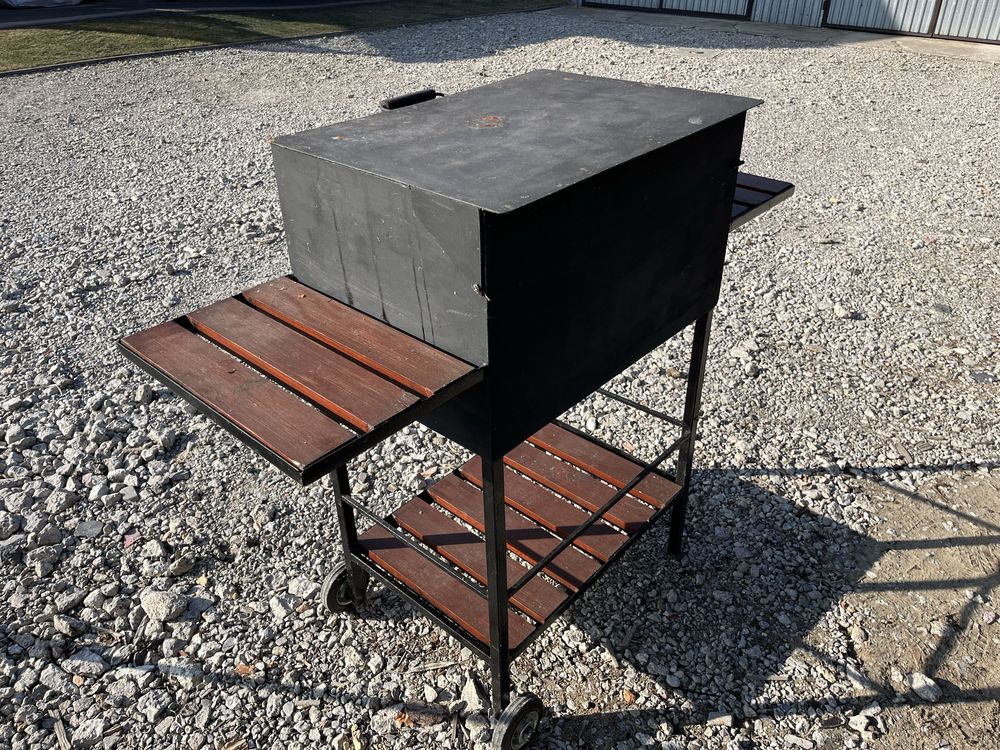 Grill drzewny/węglowy