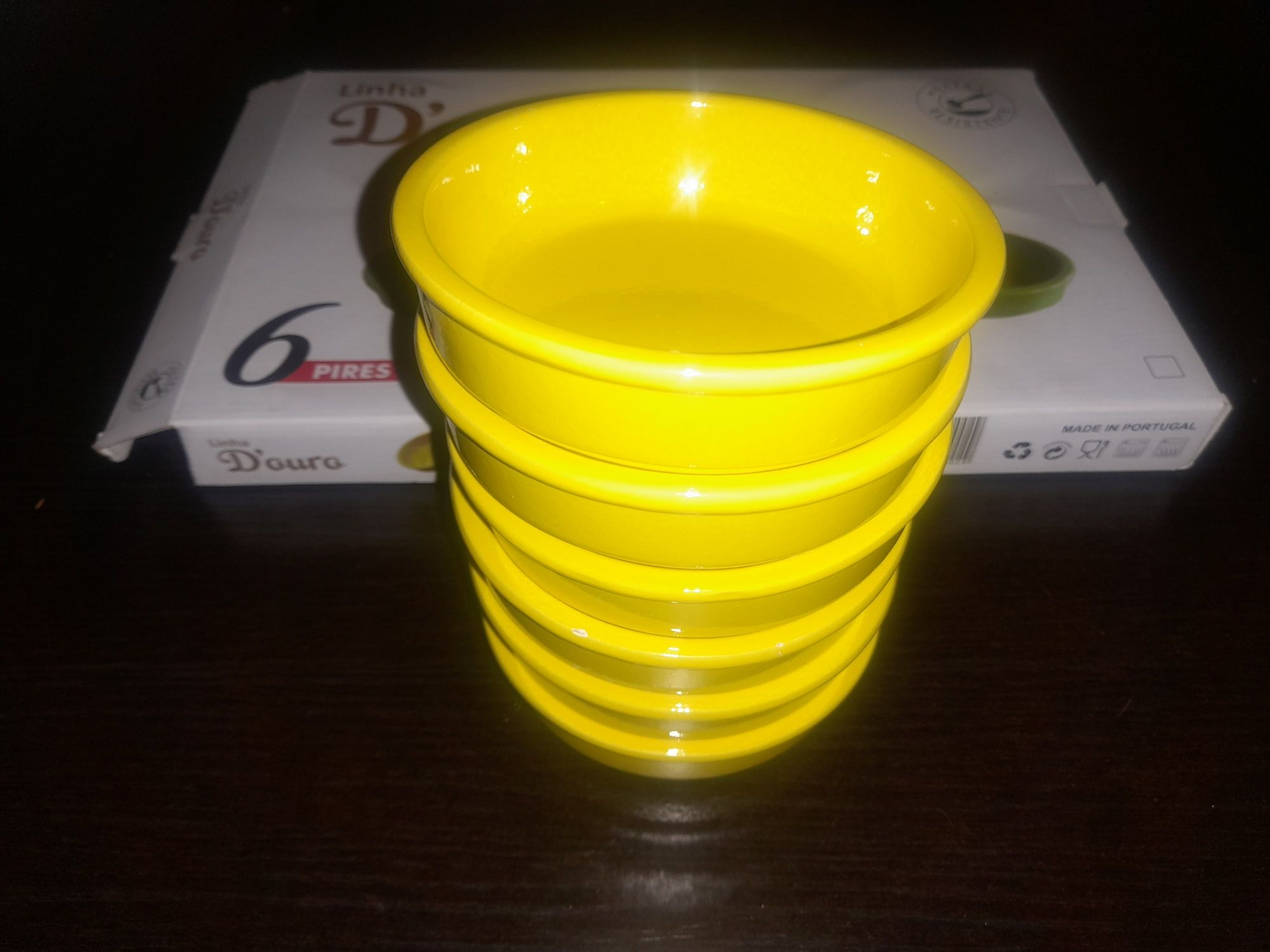 Caixa com 6 lindos pires (tigelas) de cerâmica, cor verde ou amarela