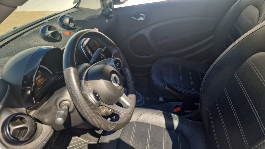 Smart fortwo Cabrio
Carro comprado Santogal em 2023 com garantia e vei