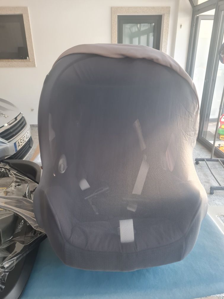 Ovo Maxicosi com capa