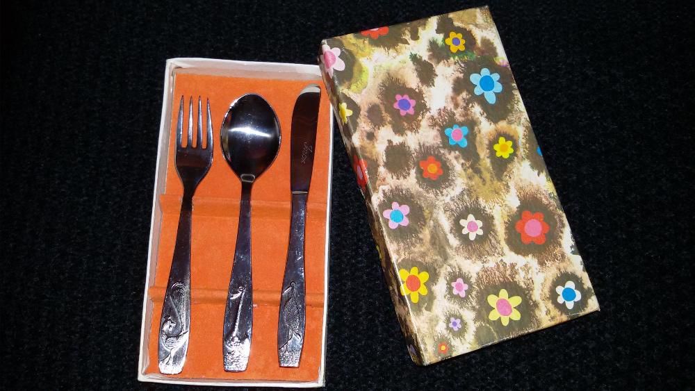 Talheres para criança