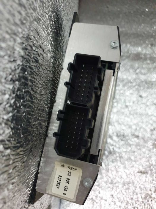 Підсилювач автомагнітоли Passat [B6] VAG 3C0035456G усилитель