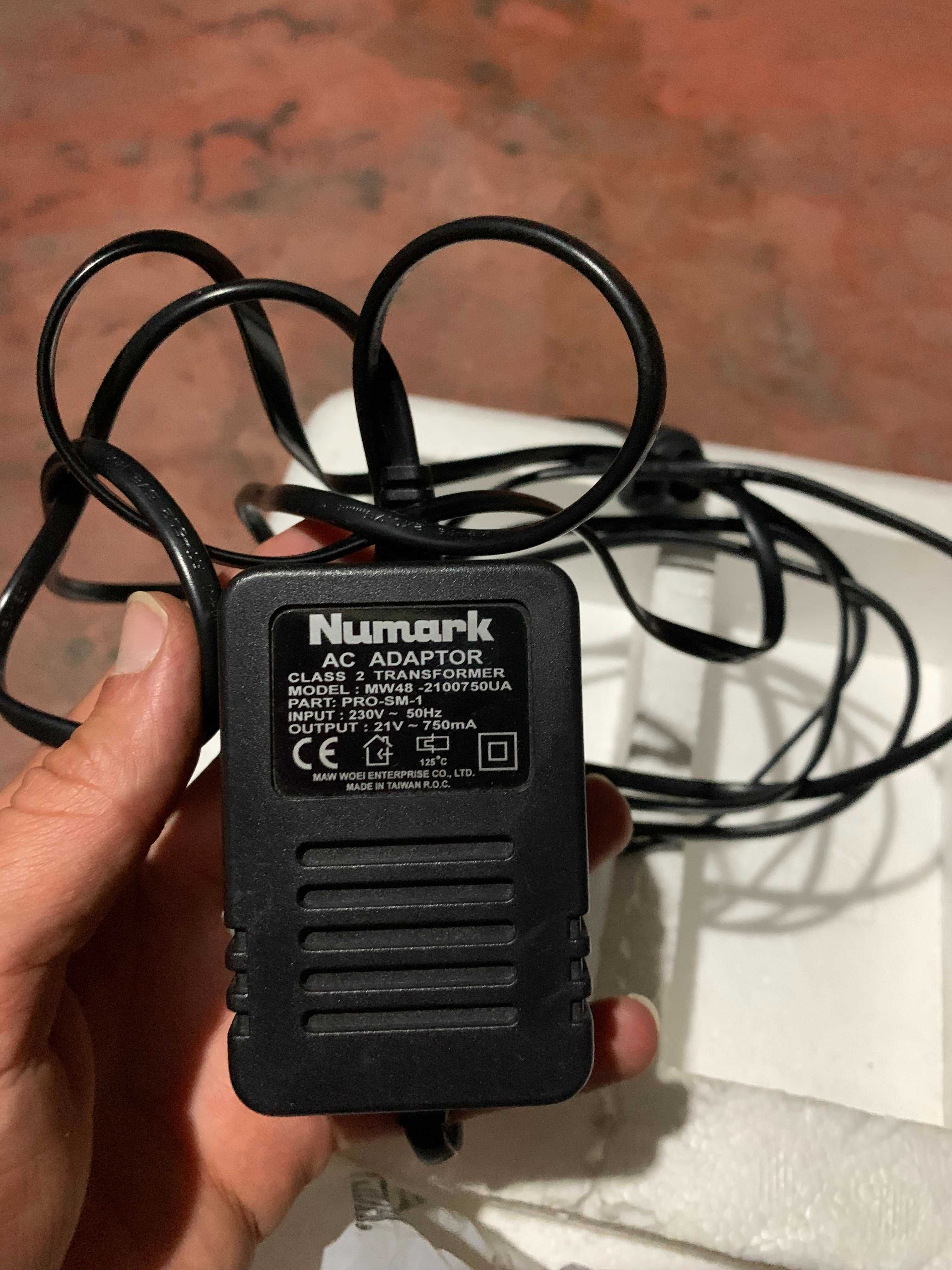 Numark Pro SM-3 > Mesa de mistura profissional para DJ's