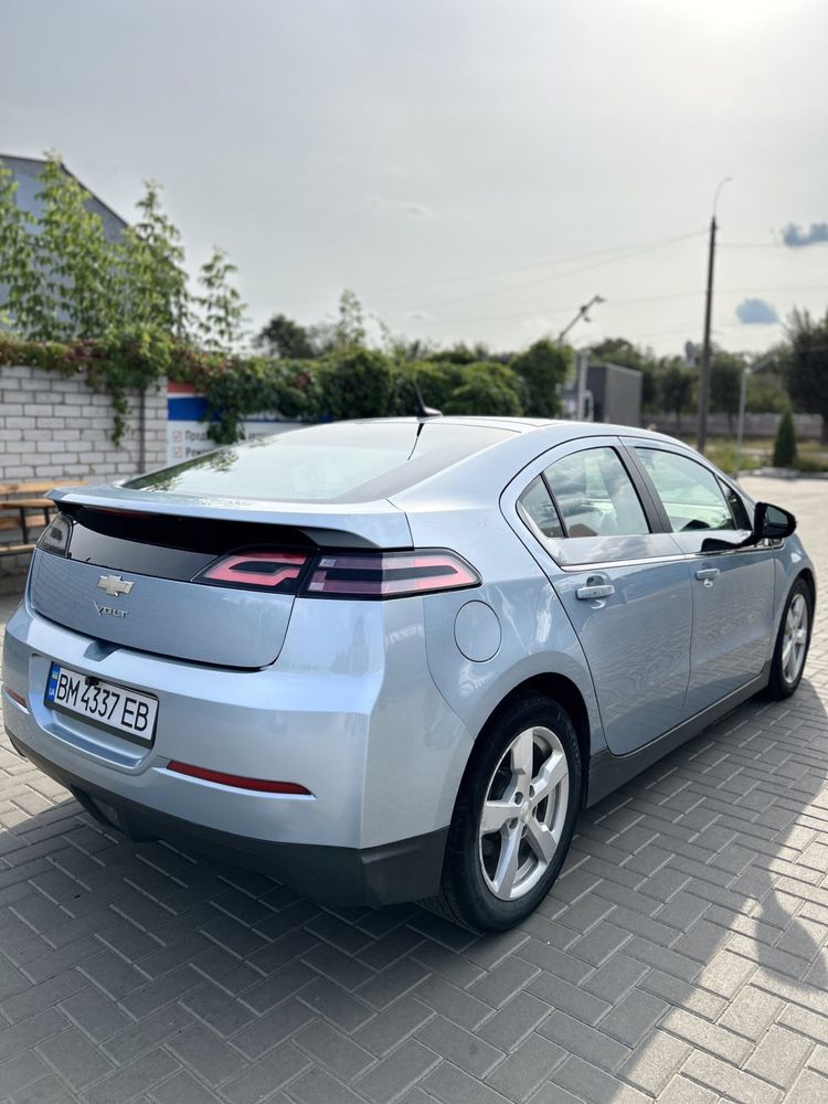 Продам Chevrolet volt 1.4 2013