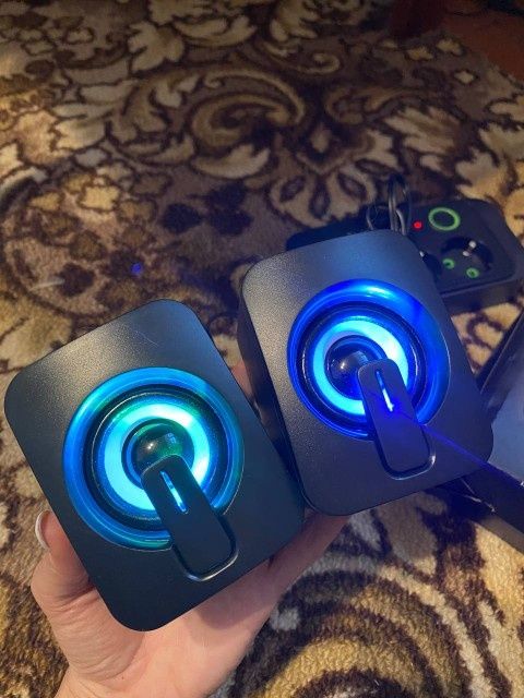 Caixa de Som USB com Microfone Estéreo + Luz LED