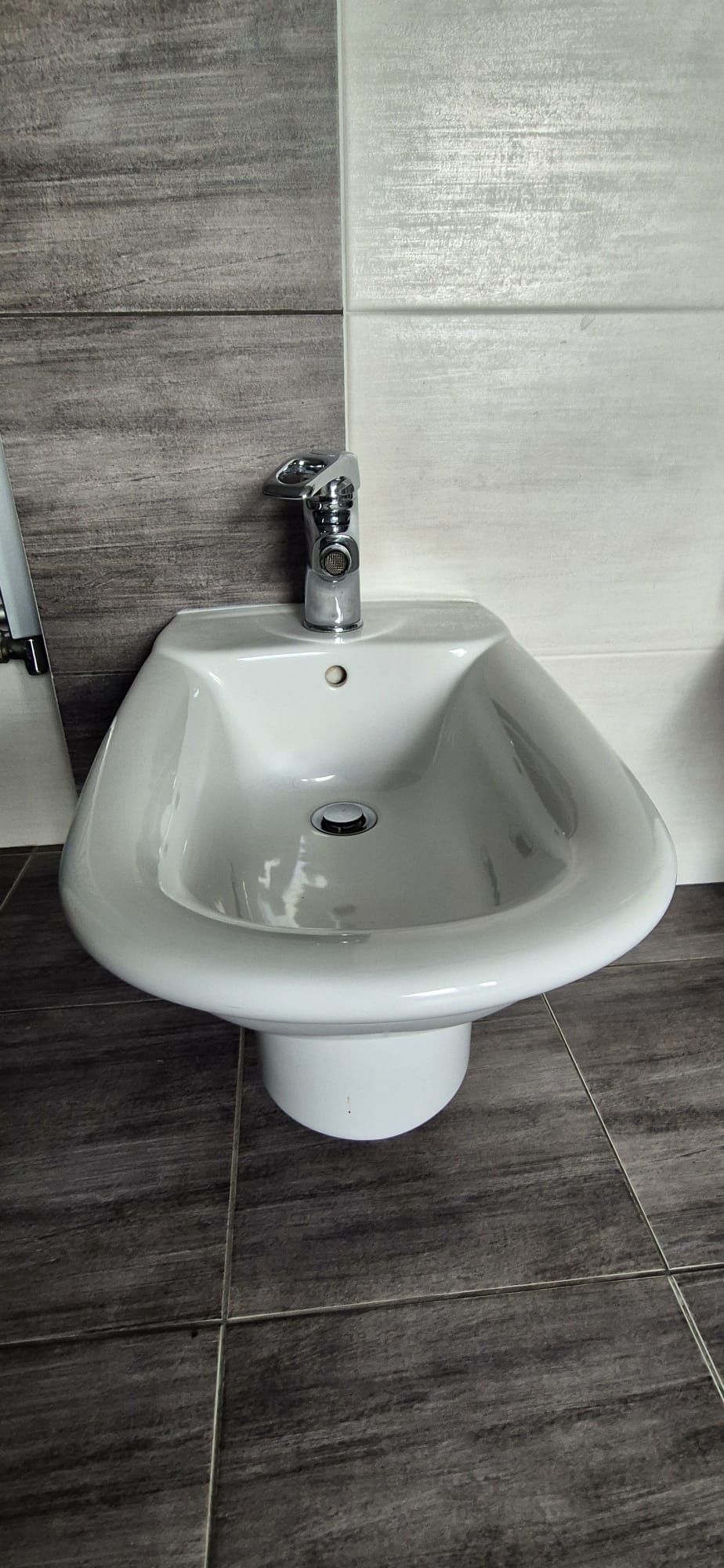 Wc, bidet, 2 umywalki i zlewozmywak