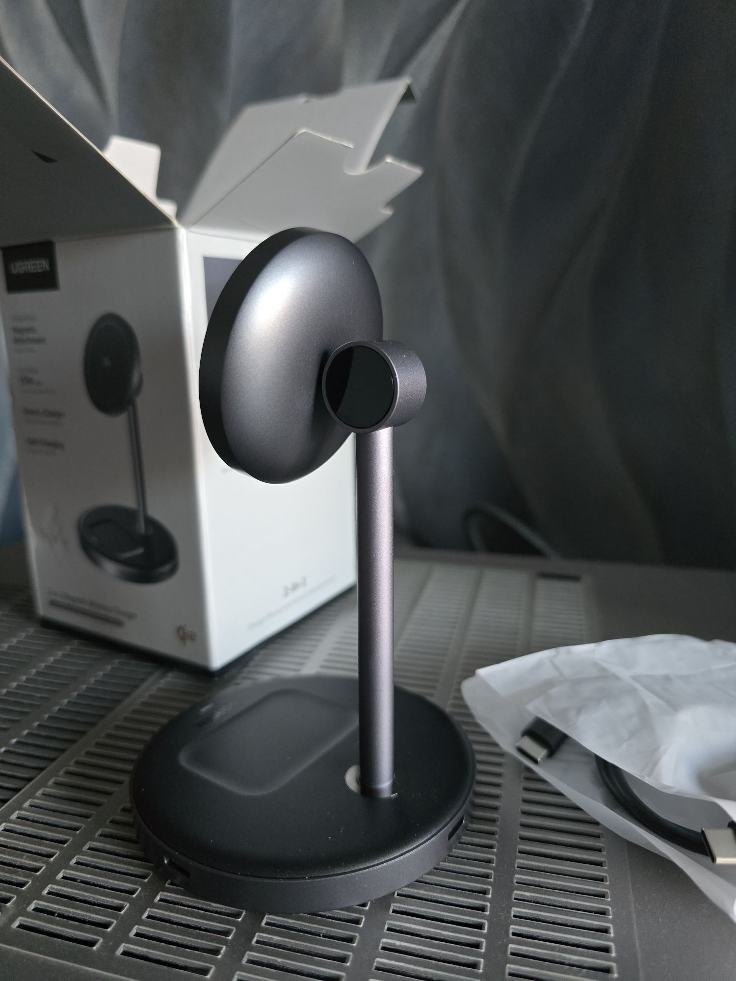 Продам зарядну станцію Ugreen Qi2 Magneti Attachment
