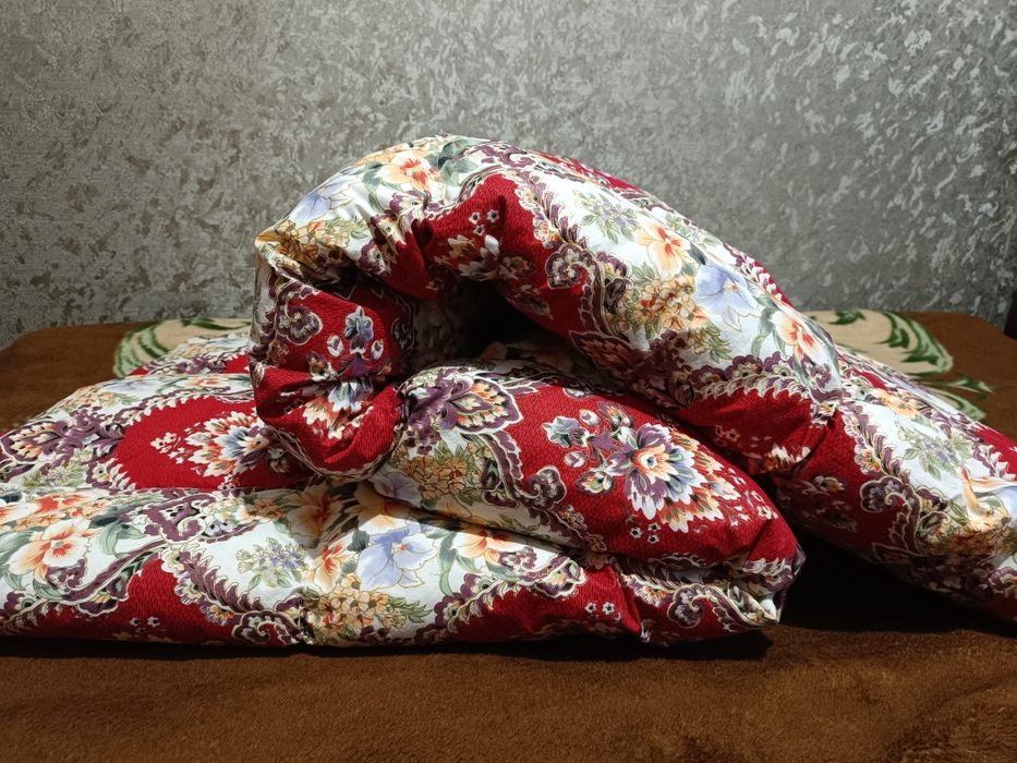 НОВІ Пухові ковдри червона і синя