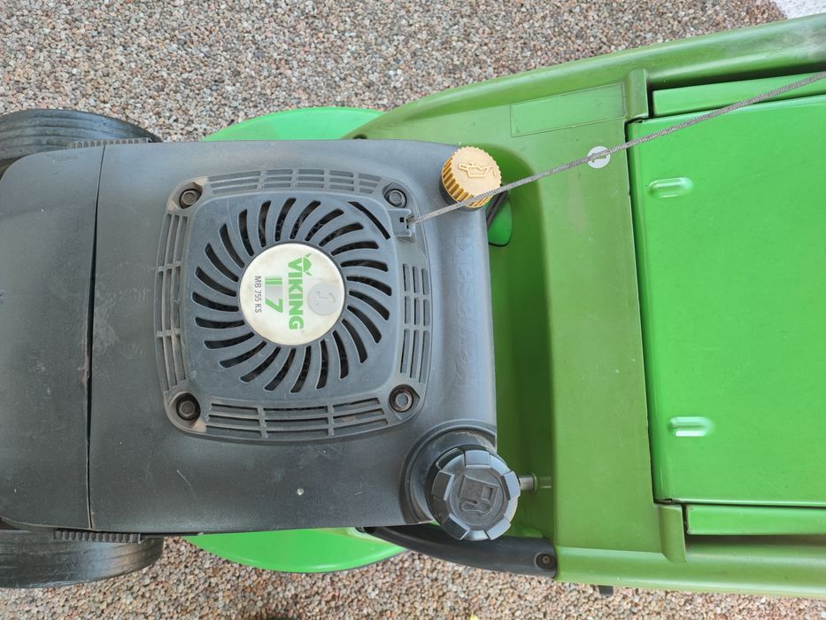 Máquina de cortar relva