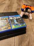 Konsola PlayStation 4 slim 1T + 2 pady + 2 gry