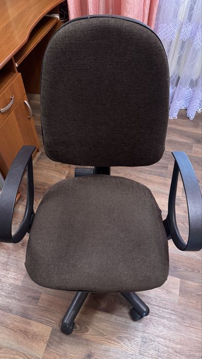 Шкільний стіл та стілець