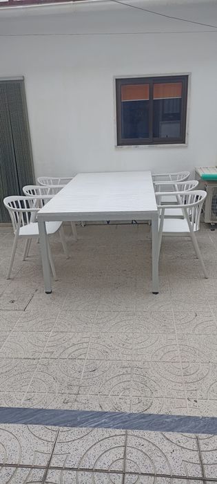Mesa de exterior e 6 cadeiras